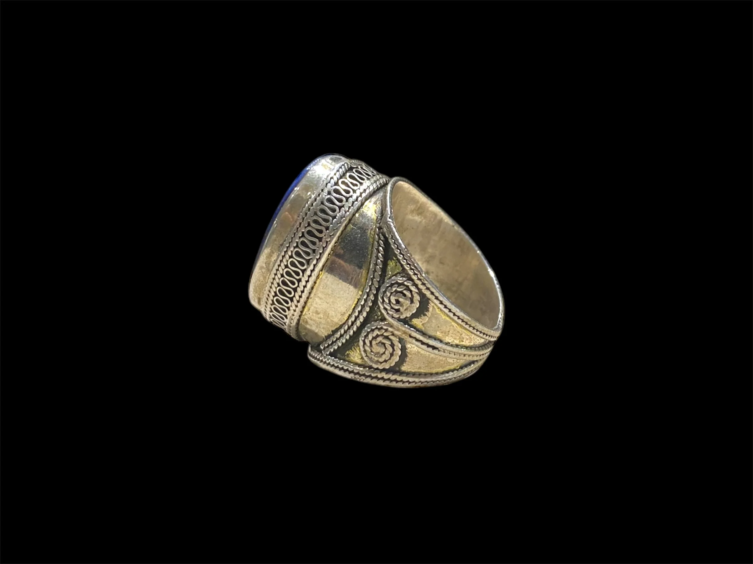 Large Turkoman Lapis Lazuli Ring - Image 2