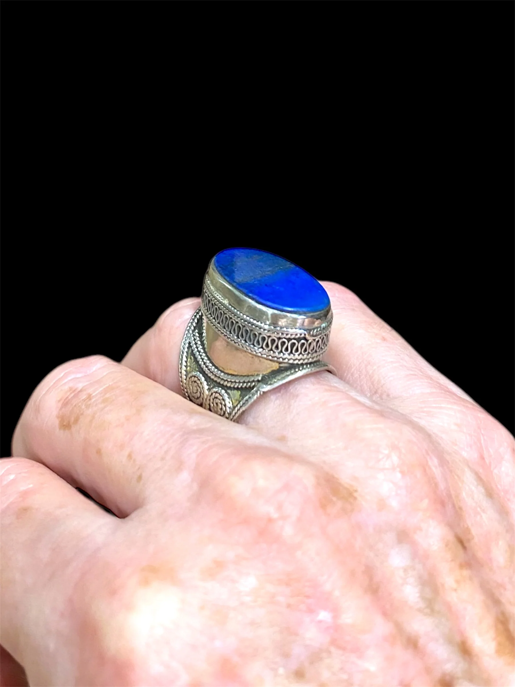 Large Turkoman Lapis Lazuli Ring - Image 3