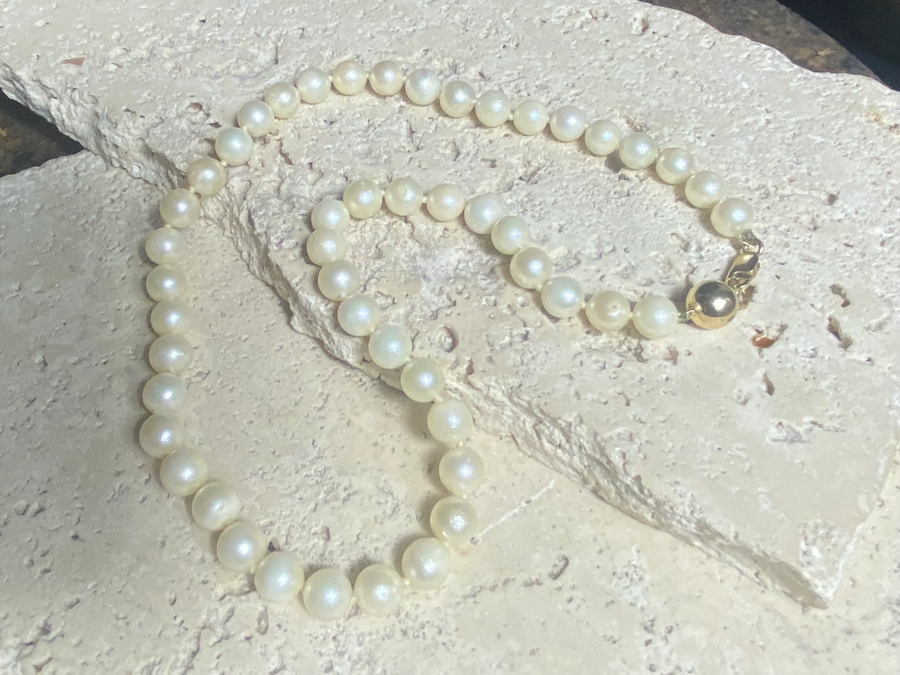 Pearl Necklace With Gold Clasp - Image 3