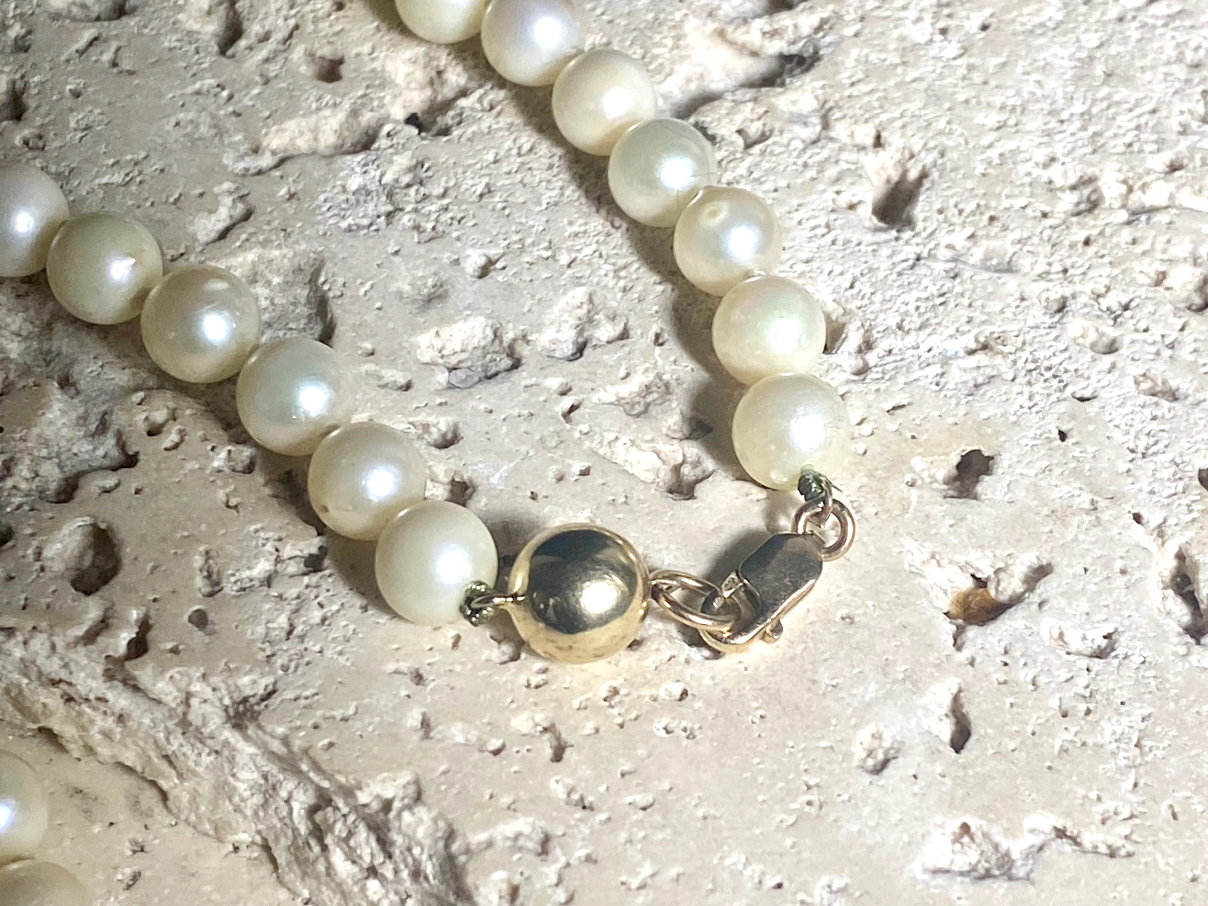 Pearl Necklace With Gold Clasp - Image 5