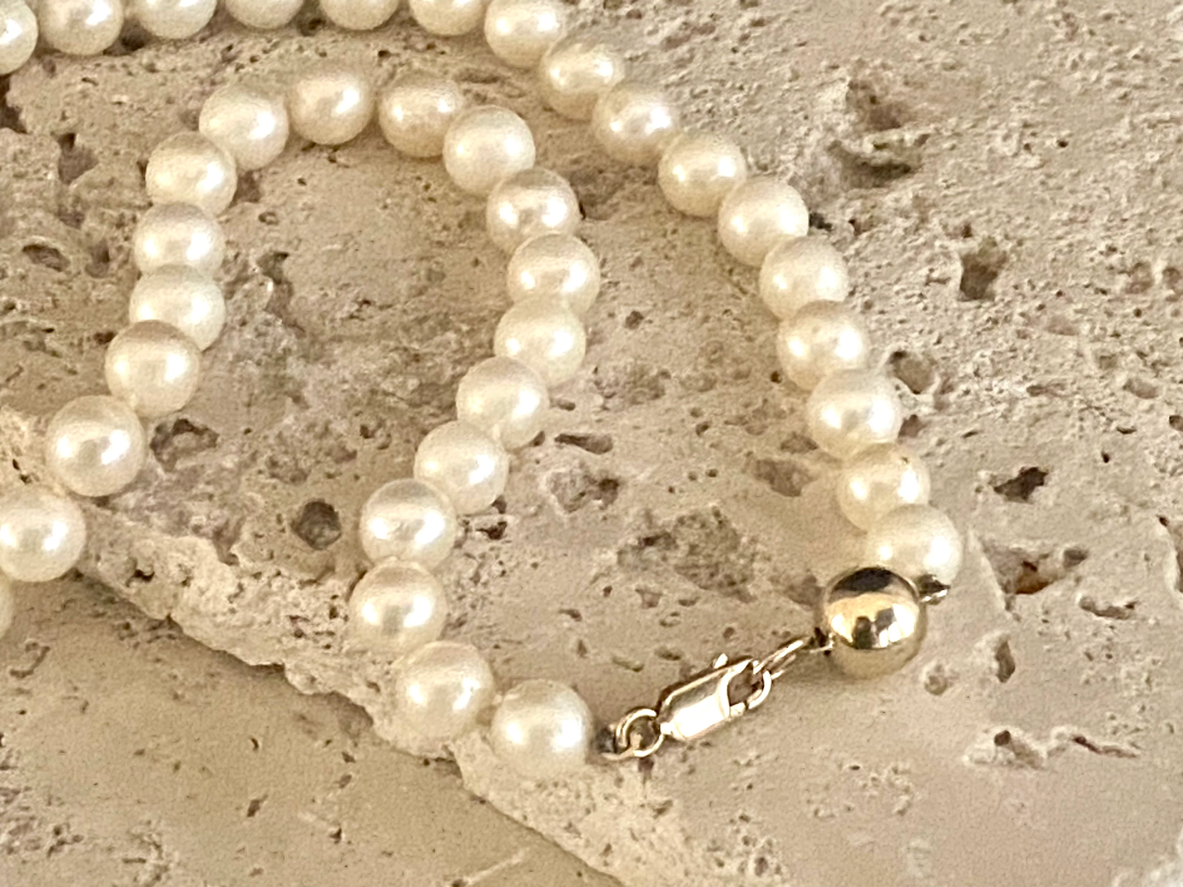 Pearl Necklace With Gold Clasp - Image 6
