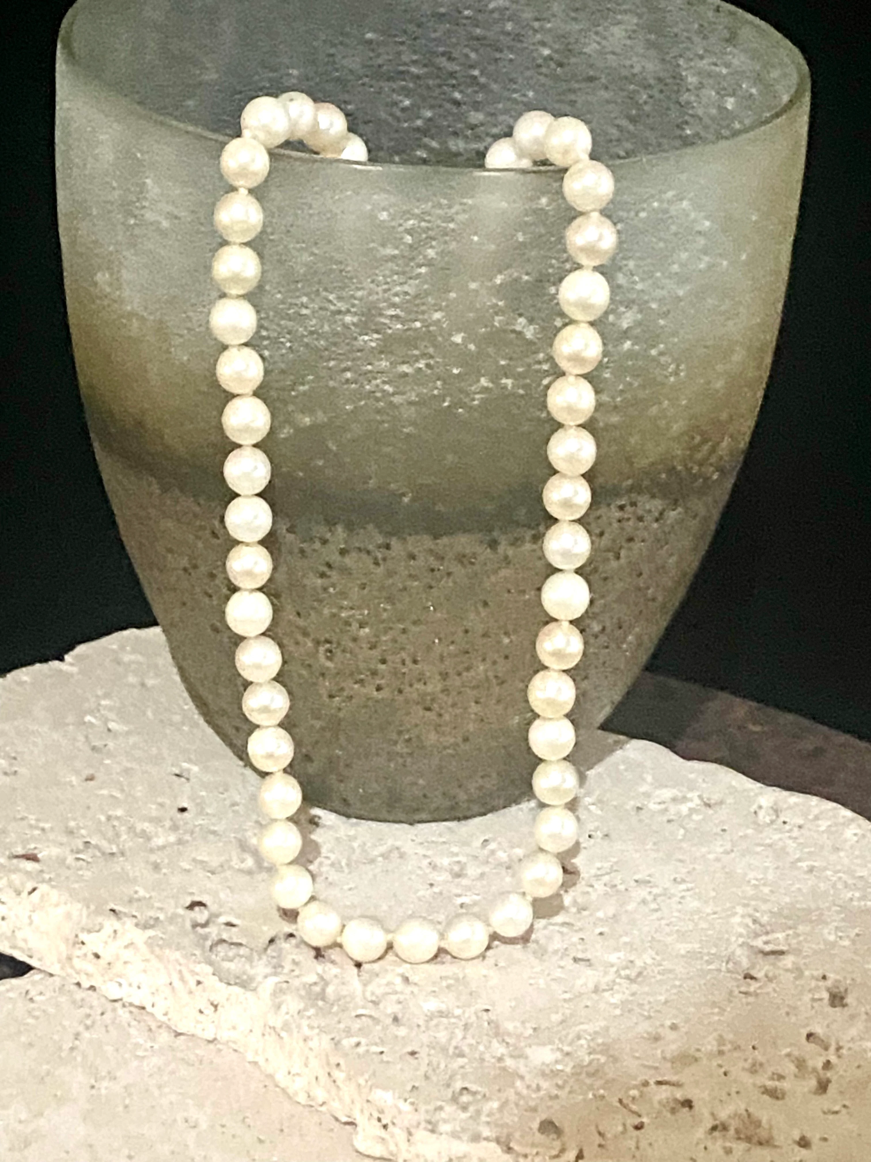 Pearl Necklace With Gold Clasp - Image 7