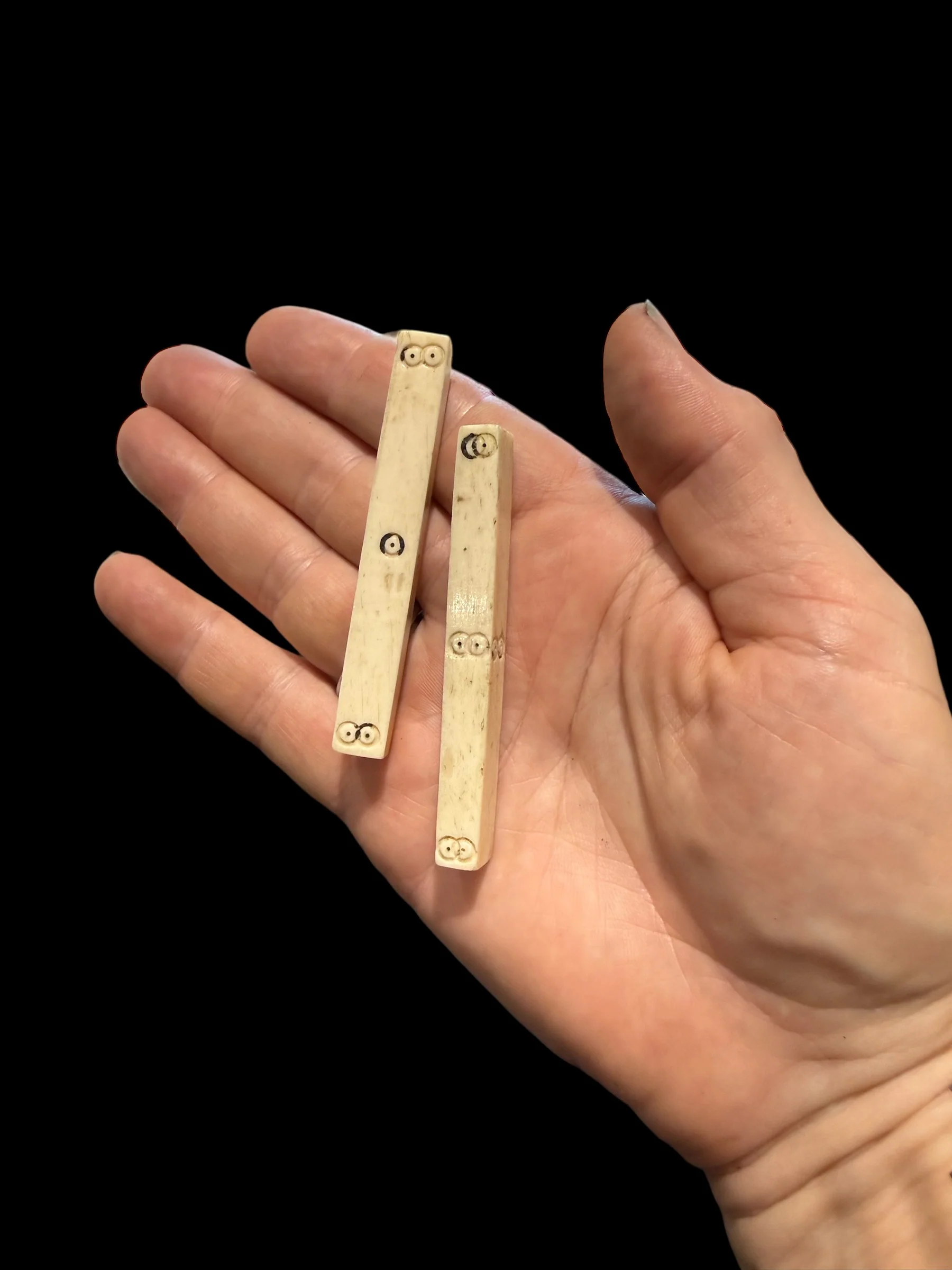 Vietnamese Deer Antler Mah Jong Dice - Image 2