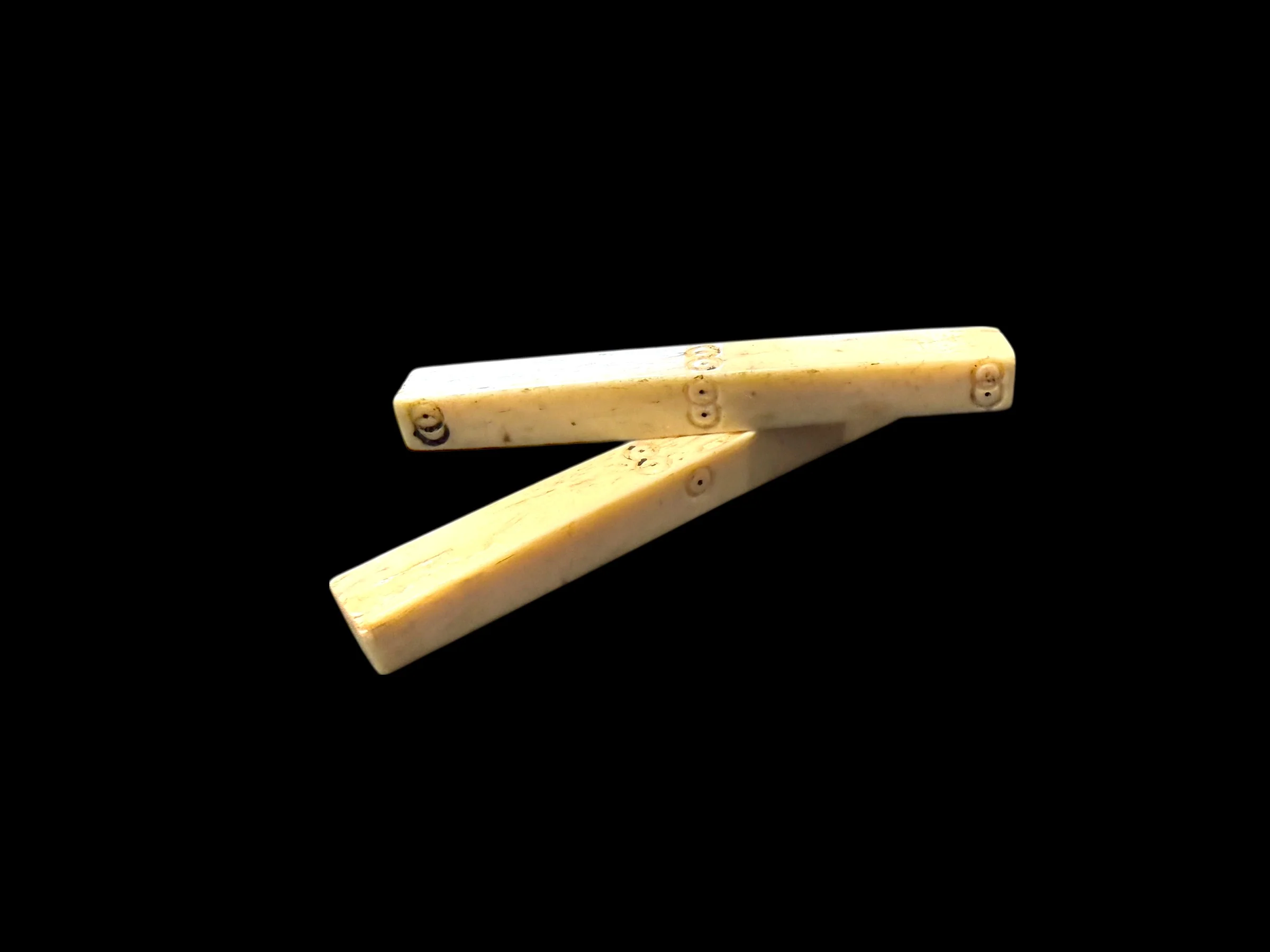 Vietnamese Deer Antler Mah Jong Dice - Image 3