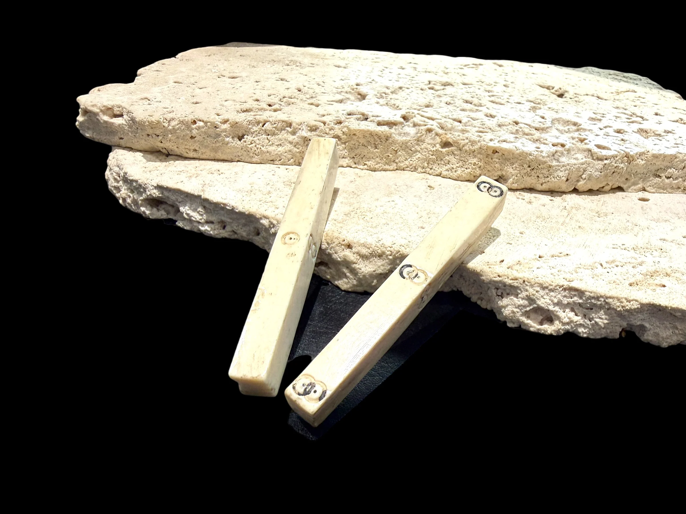 Vietnamese Deer Antler Mah Jong Dice - Image 4
