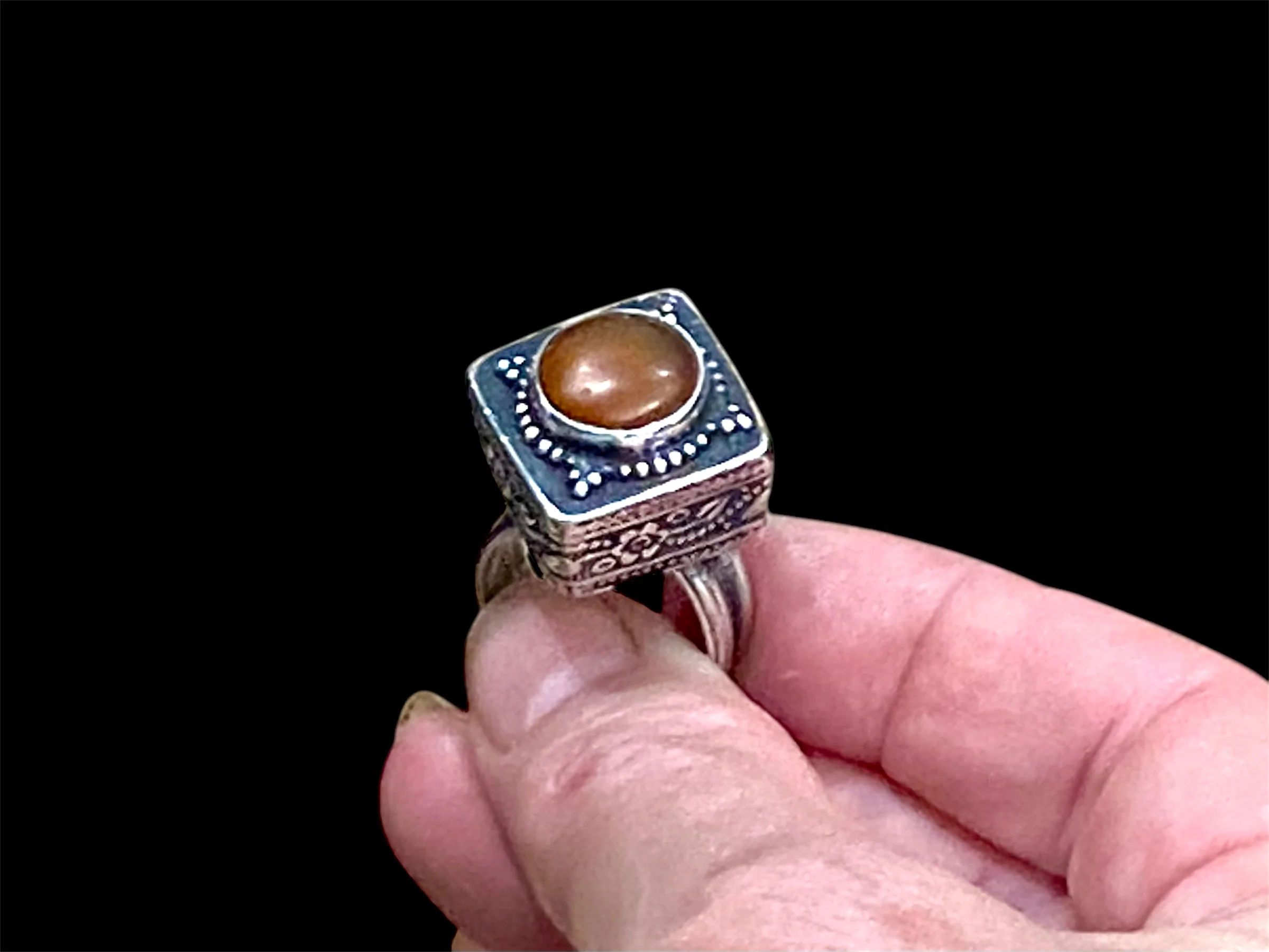 Vintage Carnelian Ring From Afghanistan - Image 2