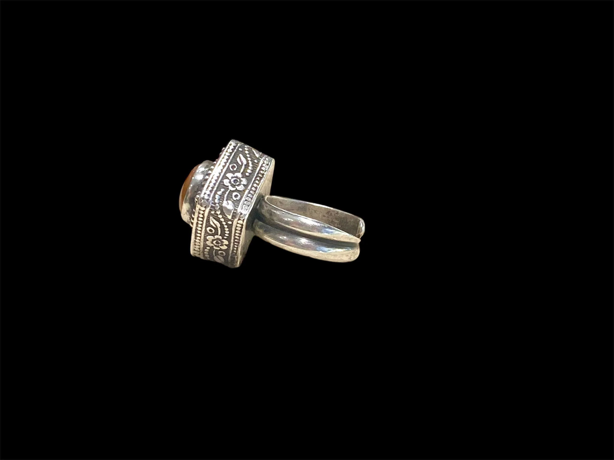 Vintage Carnelian Ring From Afghanistan - Image 4