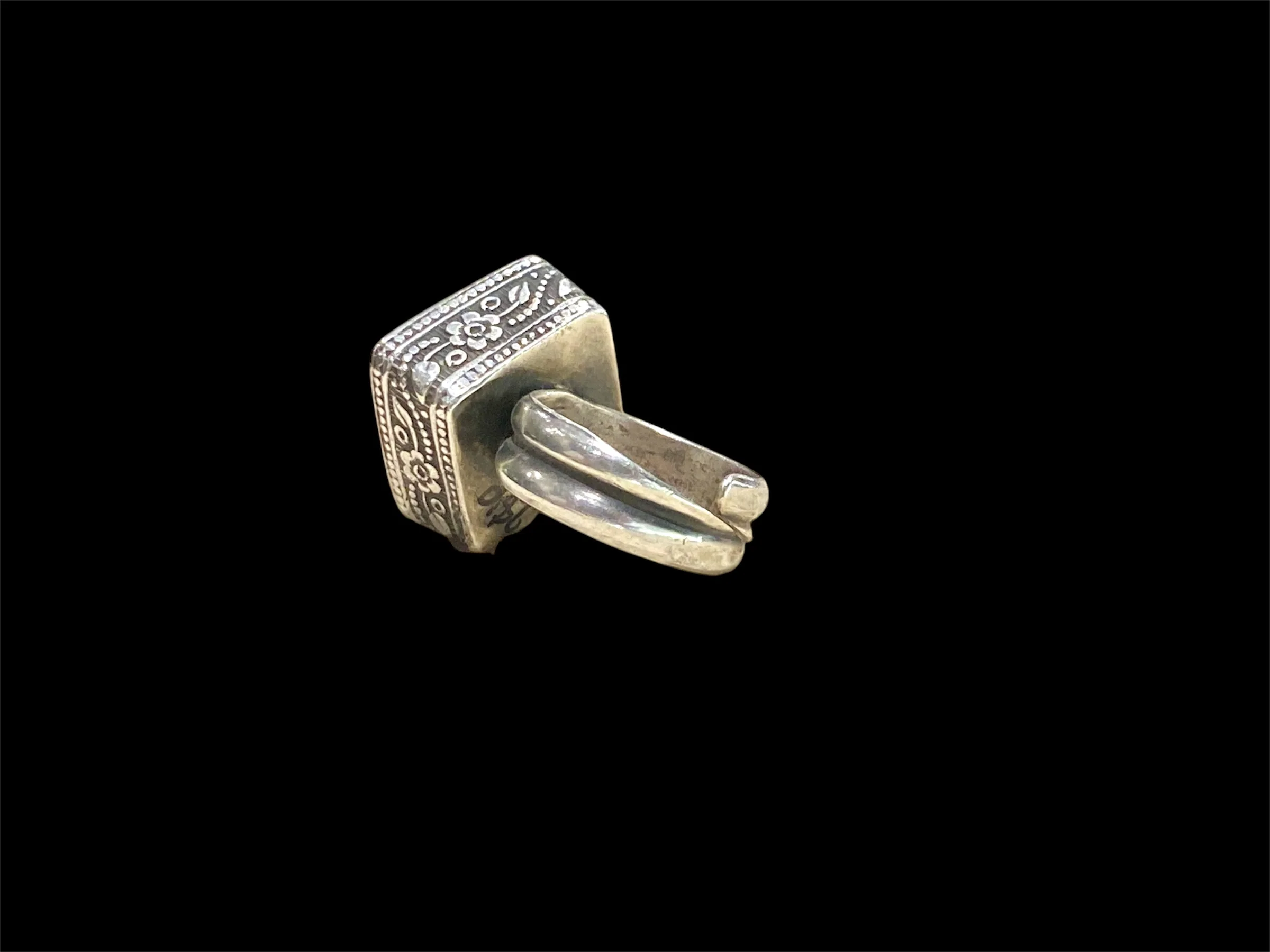 Vintage Carnelian Ring From Afghanistan - Image 5