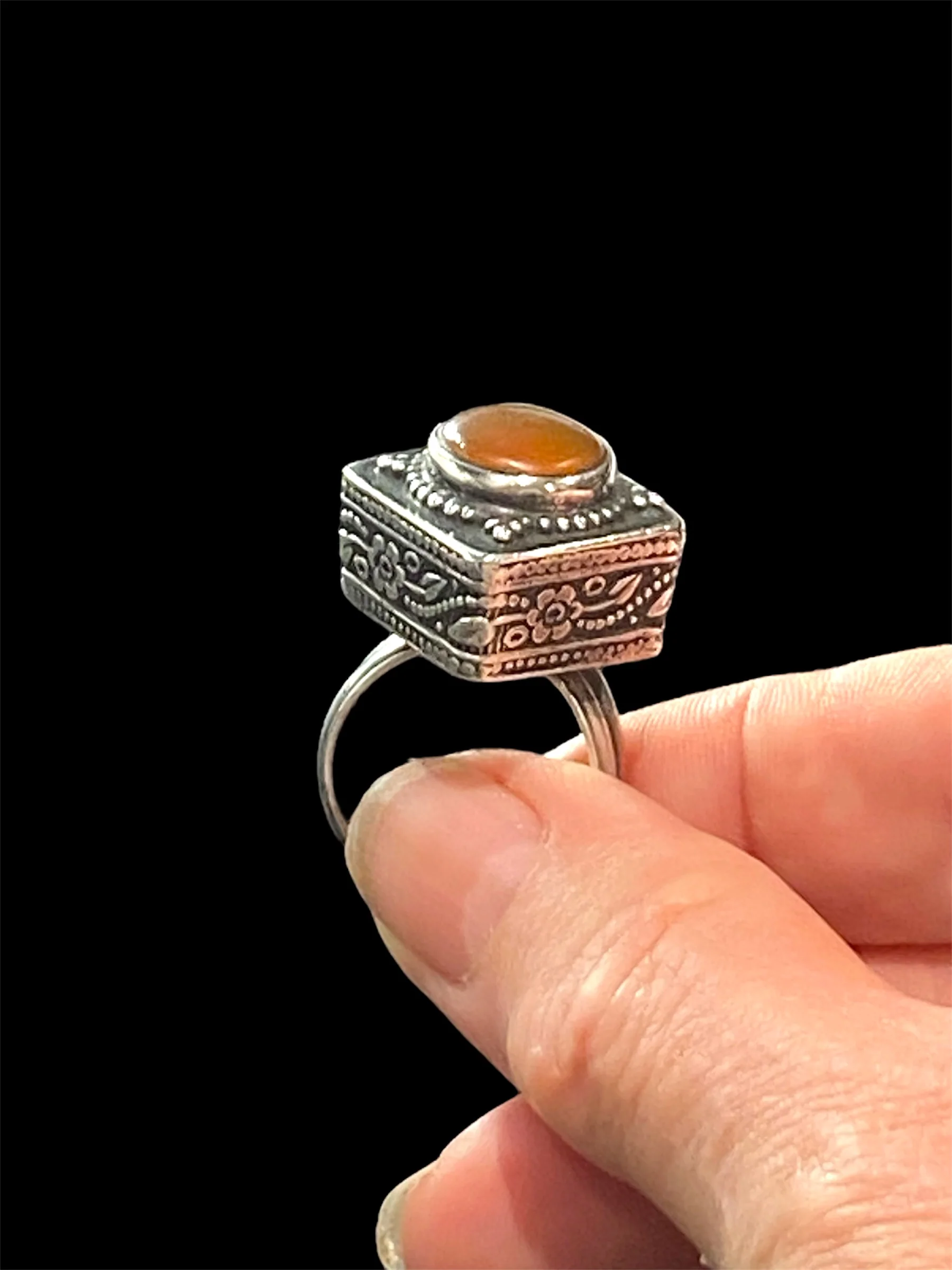 Vintage Carnelian Ring From Afghanistan - Image 6